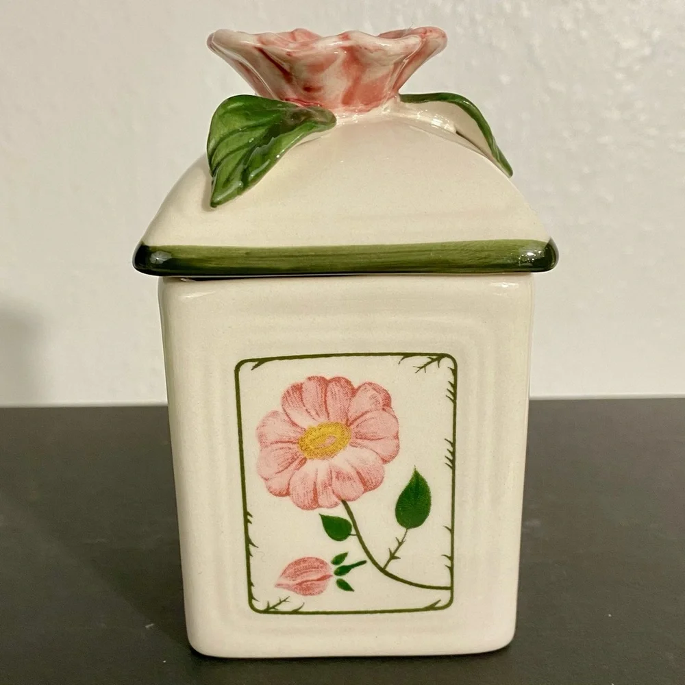 Villeroy & Boch Wildrose Charm Jam Jar Cannister 4.25” Tall White Pink Green